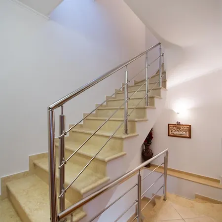 Ferienhaus Elvira's House *